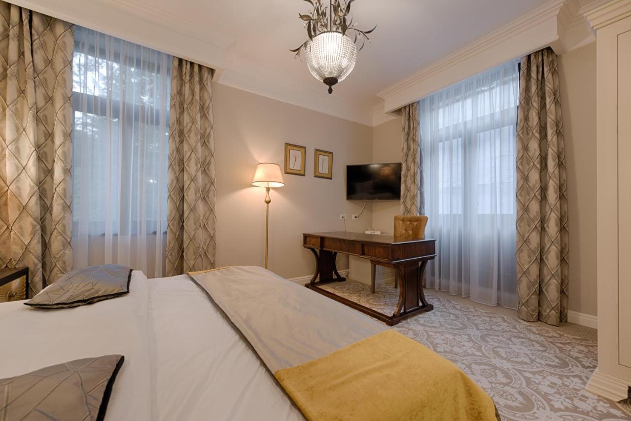 Hotel Versay Băile Herculane Εξωτερικό φωτογραφία
