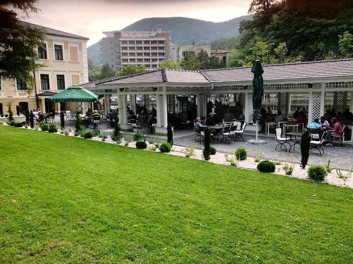 Hotel Versay Băile Herculane Εξωτερικό φωτογραφία
